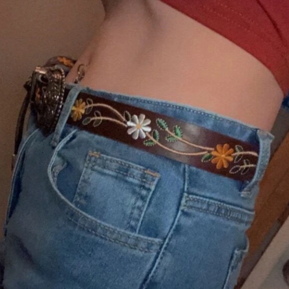 Western Vegan Leather Embroidered Floral Silver Tone Buckle Belt - Picture 11 of 12